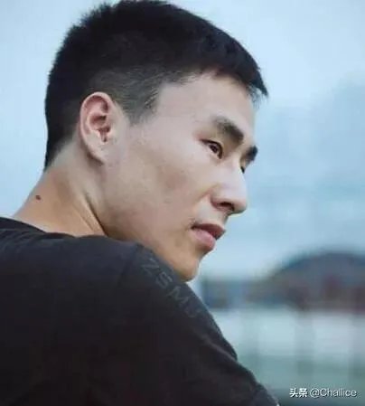 Dota2的zsmj和雕哥都是天梯前300的选手，为何打起比赛还是被弹幕大神说很菜？