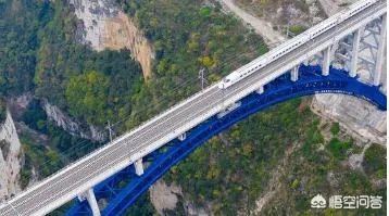 成贵高铁正式开通，村民站满山坡观看，首发车经过现场集体欢呼, 你怎么看？