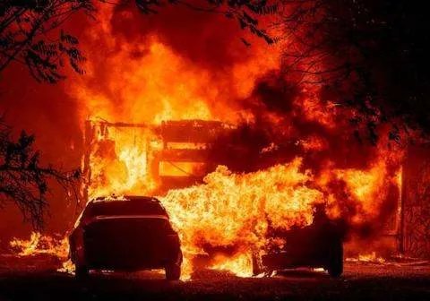 美国加州72小时遭上万次雷击是怎么回事？