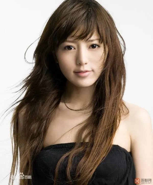 一条爱美的个人特点