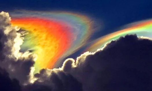南宁七彩祥云是怎么回事：不是童话这画面确实罕见