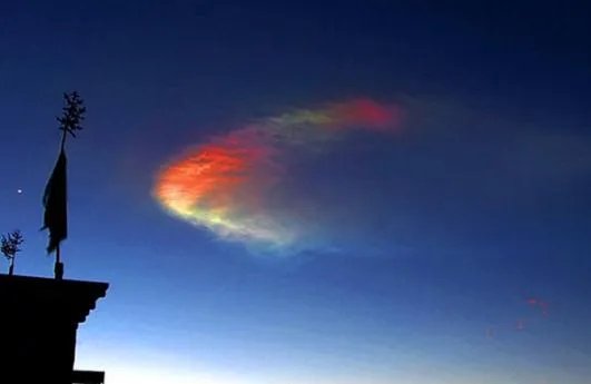 南宁七彩祥云是怎么回事：不是童话这画面确实罕见