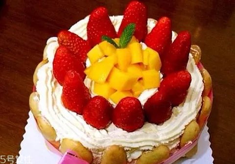 6寸的蛋糕多少钱 6寸蛋糕够几个人吃