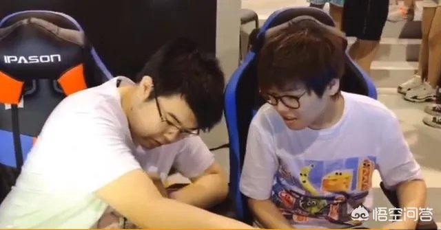 4AM官宣微博杯参赛阵容：韦神，王欣，小龙，小绝“新龙神绝”参赛，你看好他们吗？