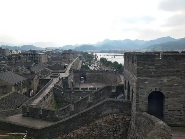 南京回收流失在外明城墙城砖8万块。除了南京,我国还有哪些有城墙的古城?哪个存留最完整?