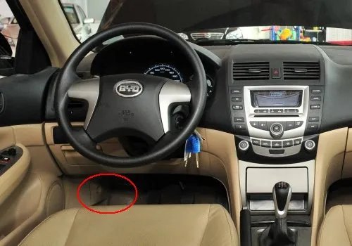 比亚迪f6u1101与组合开关控制模块失去通信