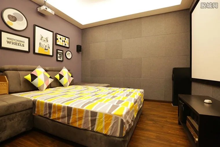 杭州电影院推床厅 情侣躺在床上看电影