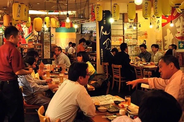 日本人下班后为啥爱去居酒屋?是借酒消愁?