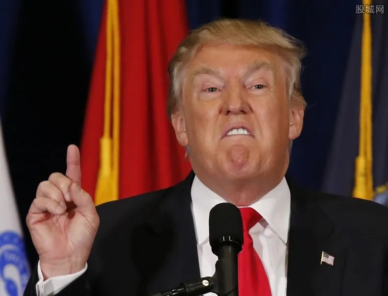 加拿大省长怒批美国 特朗普此前禁止出口口罩