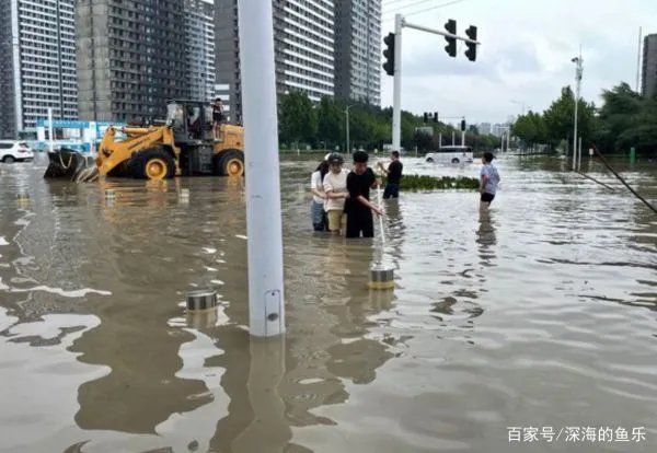 在郑州地铁5号线车厢里给大家鼓劲儿的女子去世了，她是如何“掉队”的？