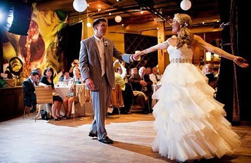 最新婚礼歌曲排行榜 最感人的婚礼歌曲推荐