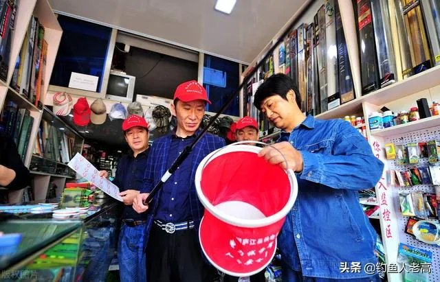 钓鱼人化绍新，李大毛越钓越有钱；更多人“钓鱼穷三年”，请问大家怎么看待这个现象？