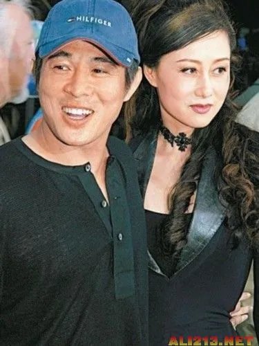 大男子成小跟班 盘点娱乐圈里的“母老虎”