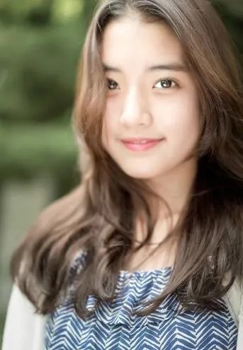 童星郑多彬她很漂亮剧照欣赏 《她很漂亮》中一人分饰两角