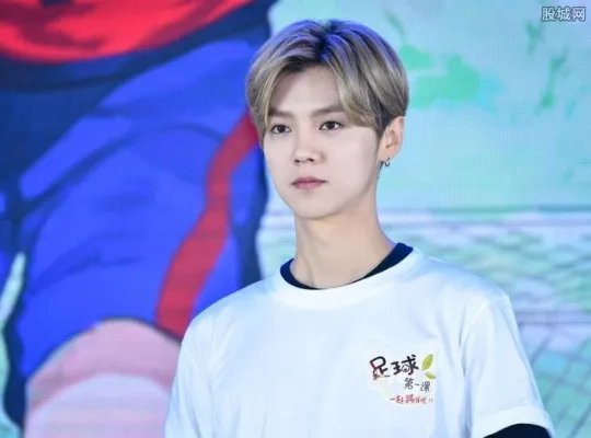 关晓彤鹿晗同居了吗 李晨关晓彤私下关系怎样