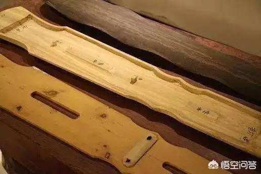 伏羲氏古琴和混沌式古琴哪款更适合男士?
