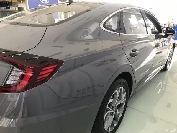 作为刚毕业的一名大学生，第十代索纳塔怎么样