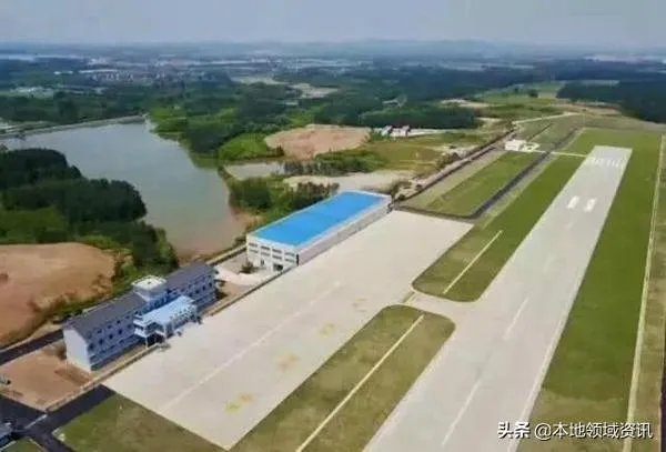 一小型飞机迫降安吉，机上4人已送医院救治, 你怎么看？