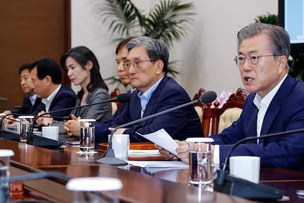 韩国外交官在新西兰大使馆骚扰同性的行为，你怎么看？