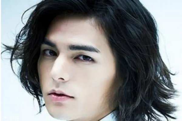 男生长发发型有哪些 男生留长发有几种发型