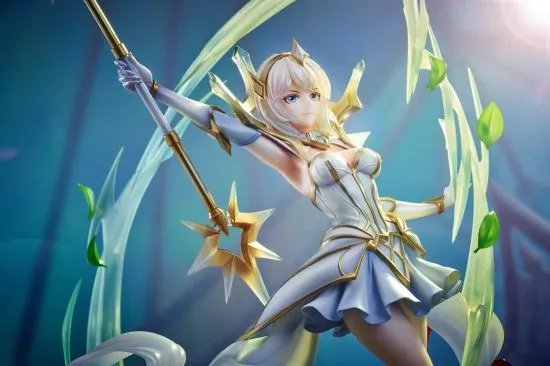 “英雄联盟 大元素使拉克丝”正式出荷 国际大厂发力高端电竞衍生品市场