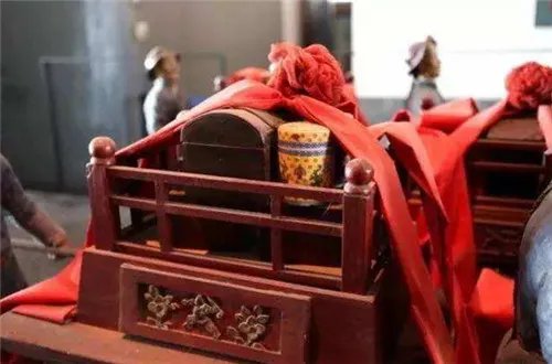 农村订婚后被悔婚了怎么办 悔婚后的彩礼怎么处理