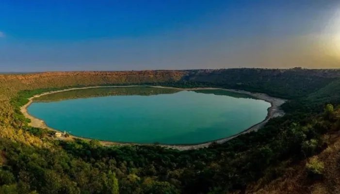 印度湖泊变粉红色是怎么回事？洛纳尔湖由蓝绿色变婴儿粉