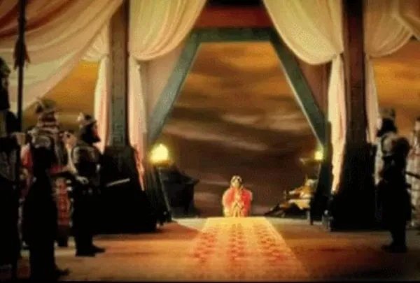 萨顶顶个人资料简介 假唱转话筒事件怎么回事