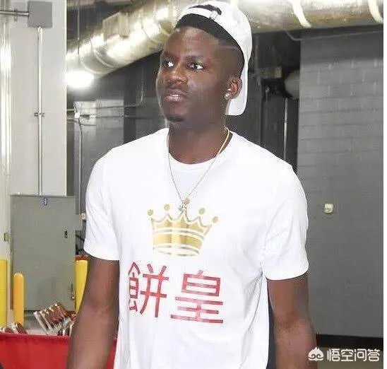 卡佩拉穿中文“饼皇”T恤亮相发布会，这是中国火蜜的力量吗？