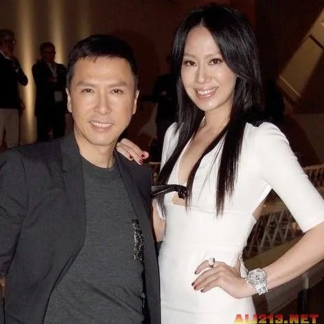 大男子成小跟班 盘点娱乐圈里的“母老虎”