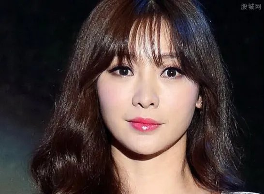 柳岩当伴娘被骚扰 画面不雅被批这样闹伴娘过火了