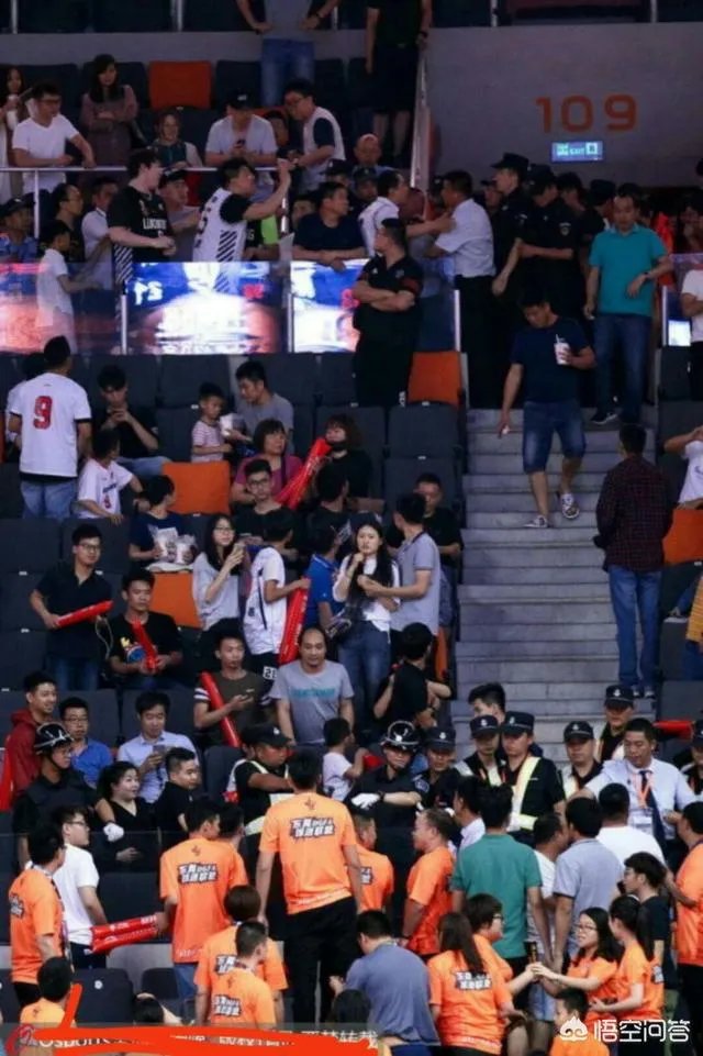 辽粤之战G4，广东主场出现球迷冲突互殴，你怎么看球迷的行为？