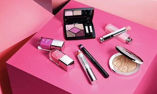 上海空姐骗走亲友900万，她是怎么做的？