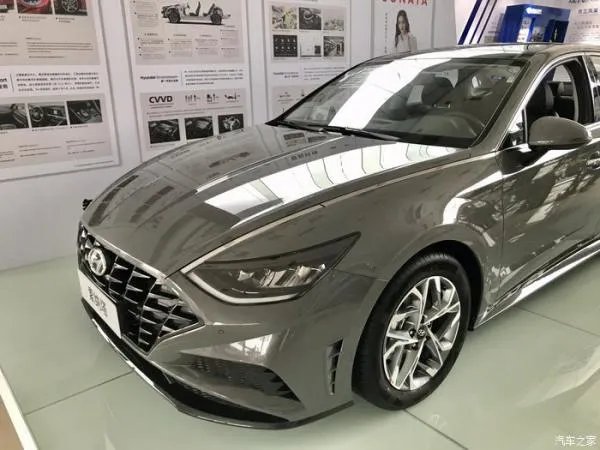 作为刚毕业的一名大学生，第十代索纳塔怎么样