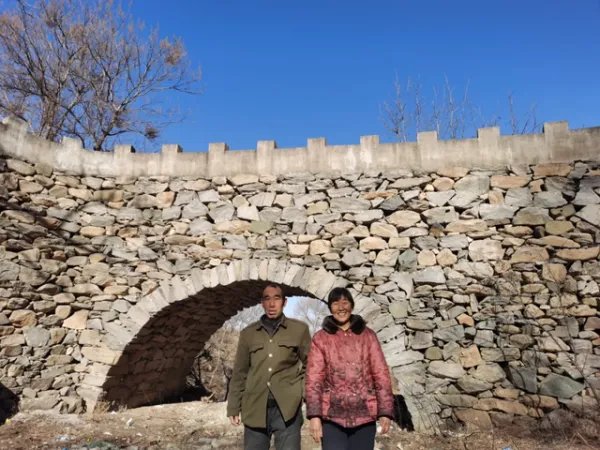 男子为妻子建了座石桥，这座桥的背后有怎样的故事？