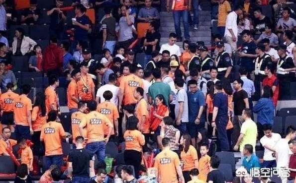 辽粤之战G4，广东主场出现球迷冲突互殴，你怎么看球迷的行为？