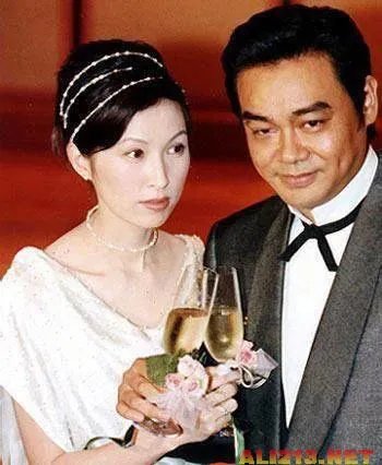 大男子成小跟班 盘点娱乐圈里的“母老虎”