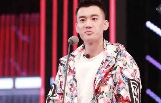 庞博吐槽李佳琦经过及原因：脱口秀庞博是哪里人及资料