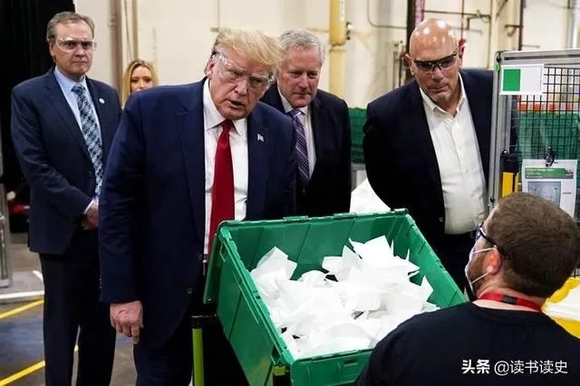 特朗普终于戴口罩了，大家怎么看？