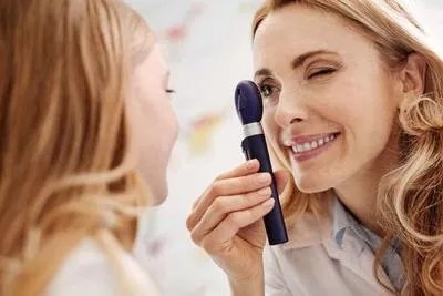 视网膜脱离的症状有哪些 了解视网膜脱离的常见症状浅析