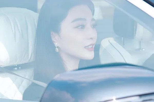 范冰冰现身北京车展，车展上她的造型怎么样？