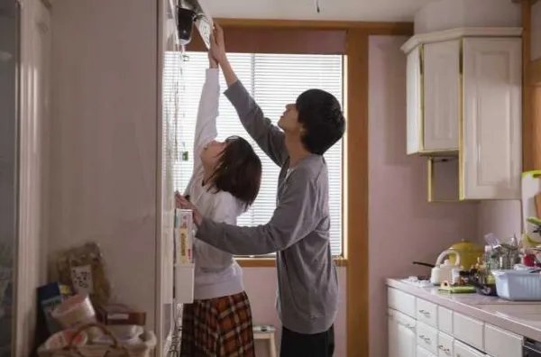 你把腰抬起来一下是什么电视