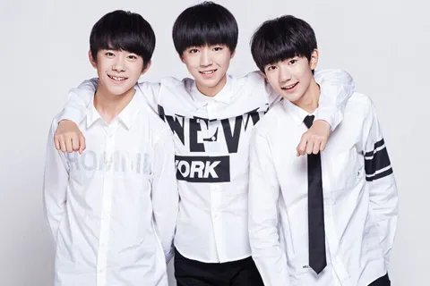 tfboys两周年粉丝见面会 堪比小型演唱会精彩纷呈