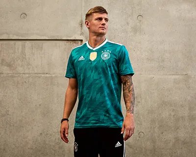 德国的队服是什么样的?