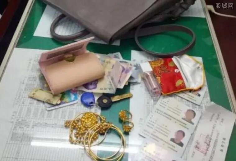 数万元婚饰忘公交 贵重物品丢失报警能找回吗?