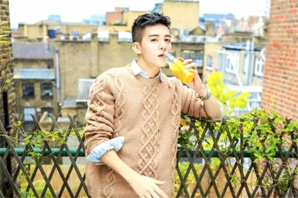 杜天皓和曾舜晞对比照撞脸太像了 曾舜晞眼睛怎么一大一小好恐怖