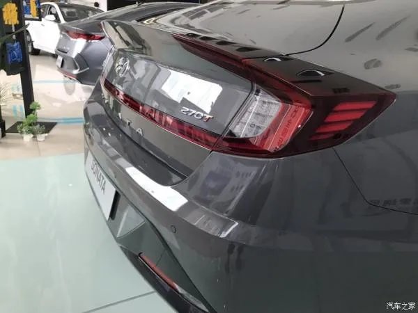 作为刚毕业的一名大学生，第十代索纳塔怎么样