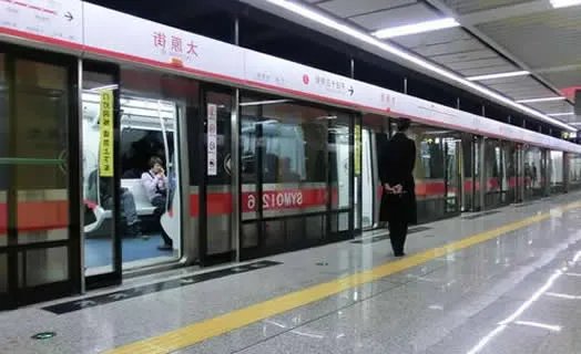 地铁喝咖啡被罚是怎么回事:做地铁不能做的事汇总