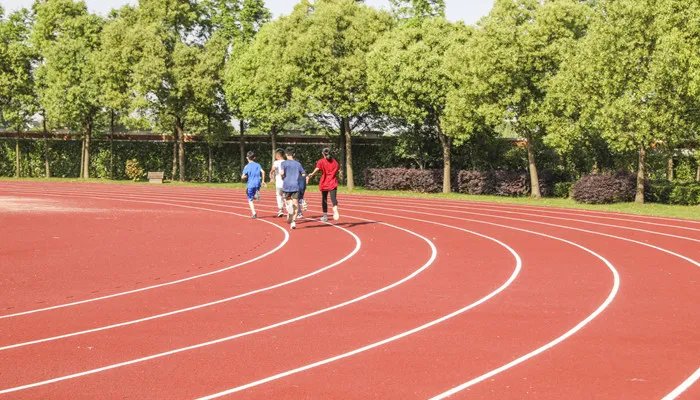 中国第一个田径冠军是哪一位