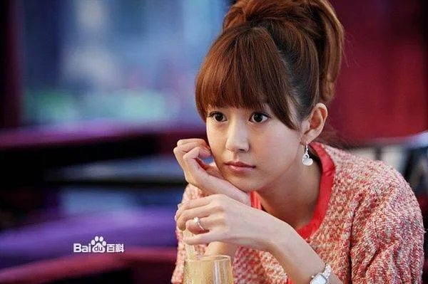 《小爸爸》里文章的女友珊珊真名叫什么？谁知道？